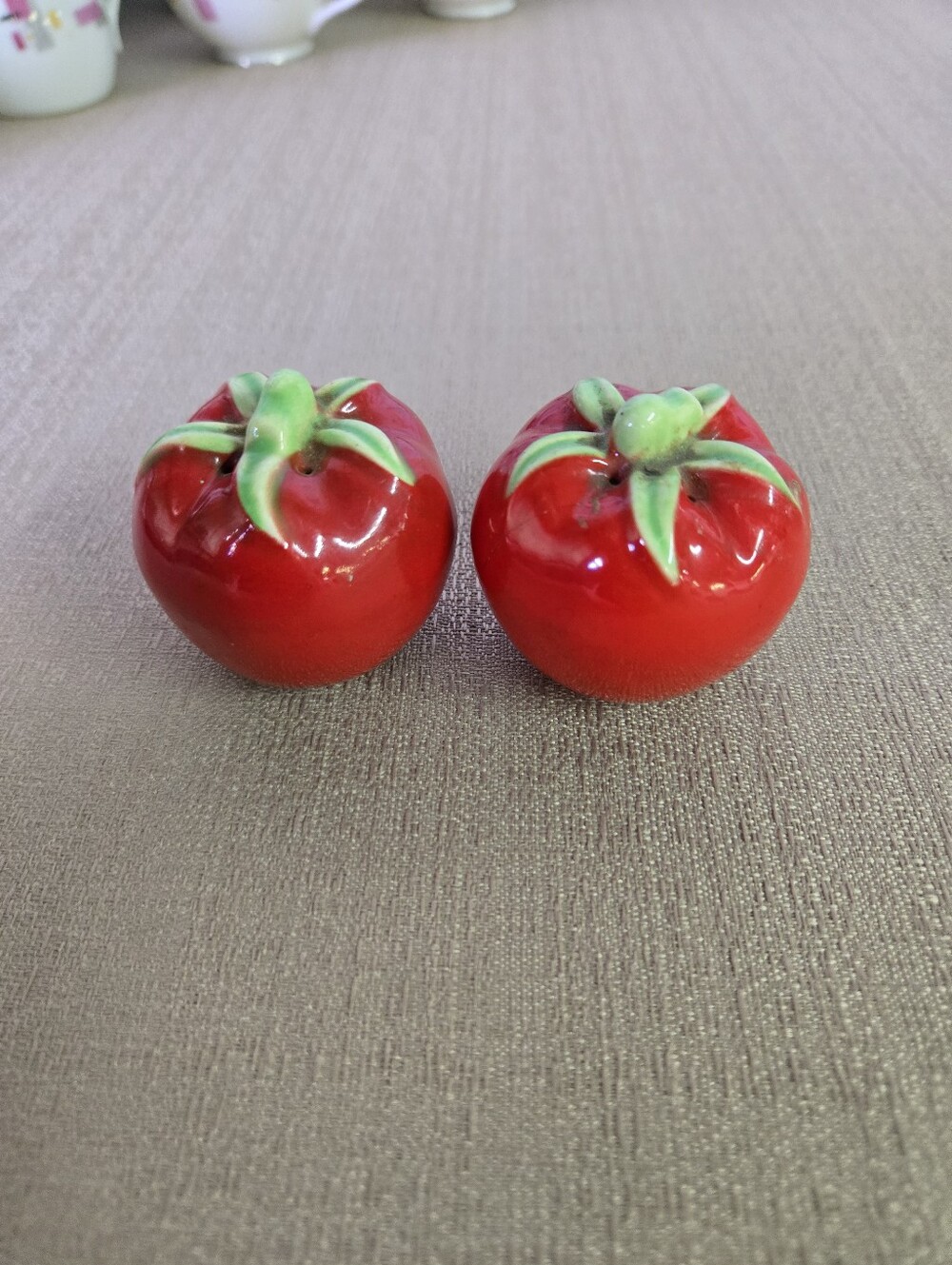 Ceramic Tomato Salt and Pepper Shakers - Red & Green - Picture 2 of 4